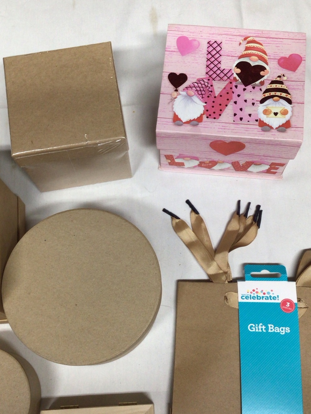 Source Unknown Pink Love Gnome Gift Box with Hearts
